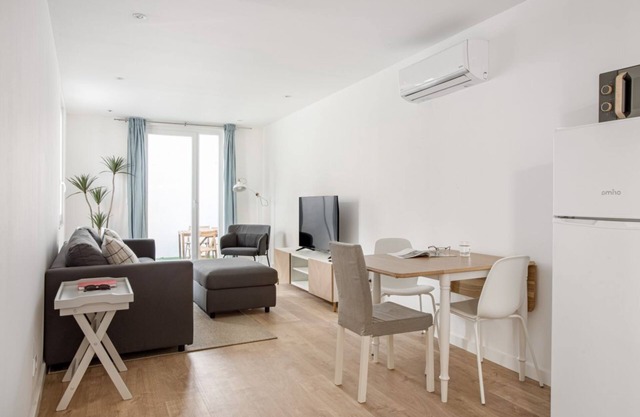 JOIVY Minimalistic apt w/ patio in Principe Real