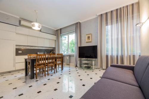 JOIVY Spacious 2-bedroom flat with Parking and Balcony