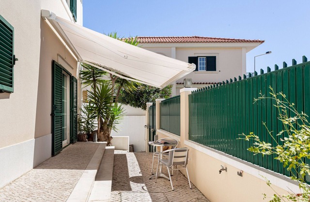JOIVY Splendid 4-bed house w/Patio&Pool