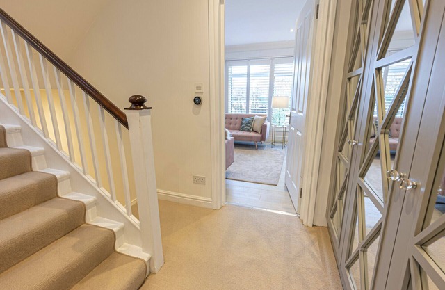Stunning 3-bed house w/ roof terrace near King’s Road in Chelsea, London