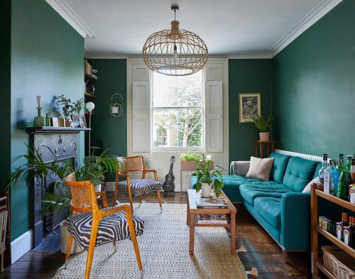 JOIVY Stylish 2-bed house with private garden in Hackney