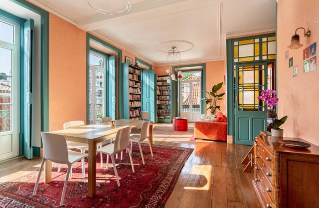 JOIVY Vibrant 3-bed apt w/ balcony