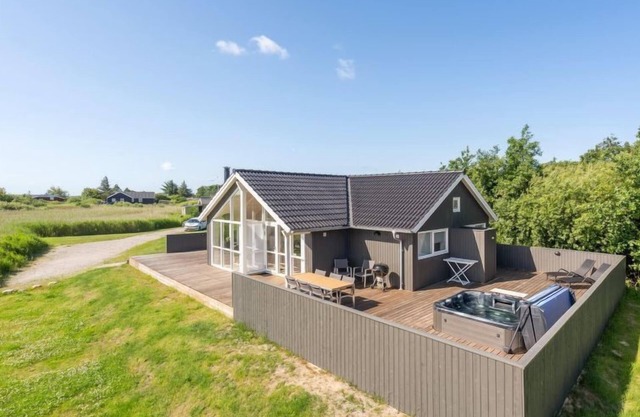 "Jonna" - 700m from the sea by Interhome