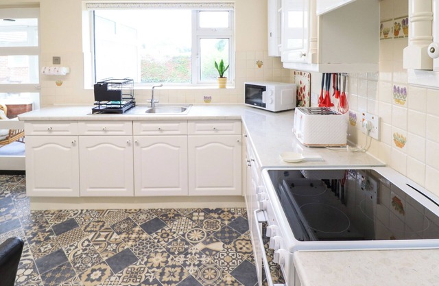 JORAY BUNGALOW, family friendly, character holiday cottage in Alford