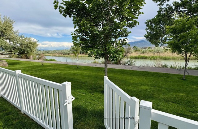 Jordan River Retreat. Charming 1 bedroom apartment in Lehi Ut on the river.