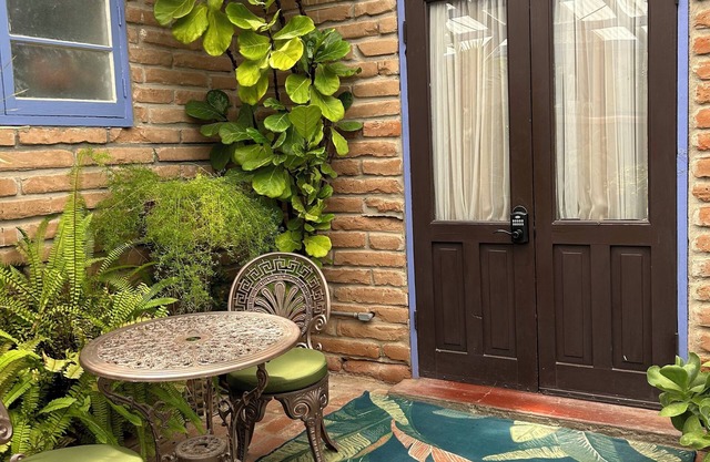 Josefinas Queen Suite in Mesilla Plaza