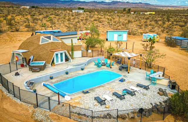 Serenity Dome Resort in der Nähe von Joshua Tree - Heizung / AC / Pool