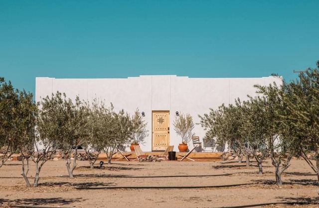 Joshua Tree Olive Farm · Serene Farm Retreat on 5-Acres with Hot Tub