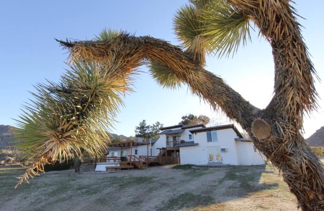 Joshua Tree’s Highland Hideaway Compound