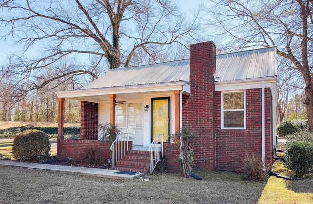 Joy's Place - 3BR/2BA Cottage in the Heart of Oxford!