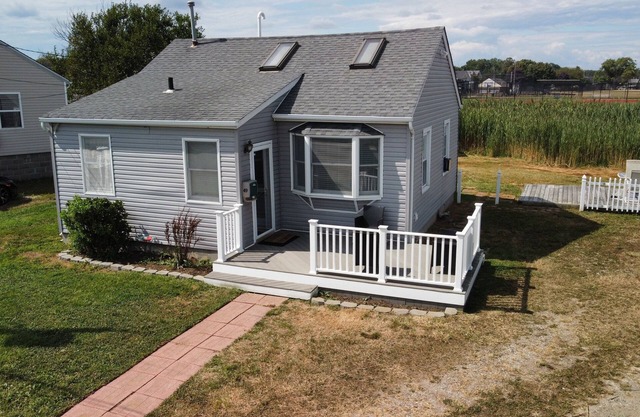 Joyful Beach House, viewing The Great South Bay
