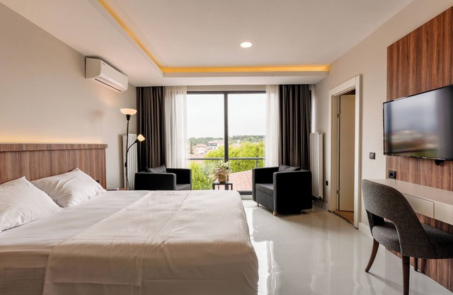 Joyful Hotel By Gnl