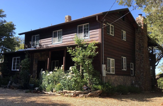 Julian 1927 Historic Cabin Retreat - 'Burgio Bungalow'