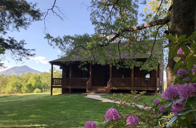 Julie’s Cabin Bedford VA, Private & Secluded Cabin, Peaceful Paradise, Dogs OK