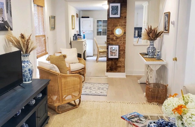 JUNE & SEPTEMBER '25 Gorgeous Renovation-Walk to Beach, Restaurants, Bars, Shops
