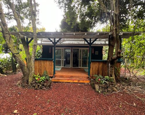 Jungle Cabin with 2 private bed & bath