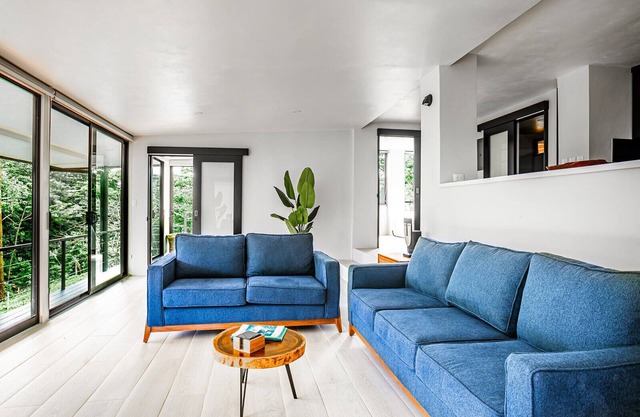 Superhost 2-bedroom villa surrounded by jungle reserve in Savegre with WiFi, AC