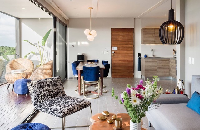 Jungle Penthouse, Bike to Beach