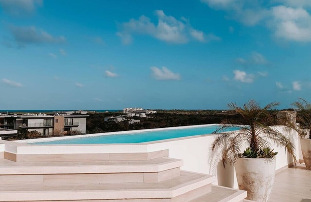 Jungle Suite Ocean View Rooftop, Free Beach Club access!