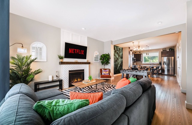 Mystic Jungle | 5-Star Home with King Bed, Fireplace, Foosball Table, Sleeps 9!