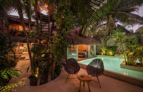 Jungle Villa -steps to the beach and restaurants!