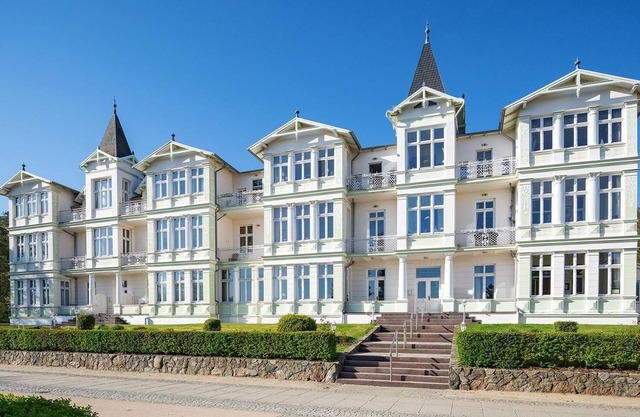 Junior-Suite zur Landseite - genießt Erholung pur mit Waldblick