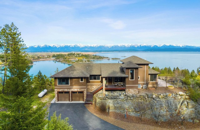 Juniper Presents: Stunning 4-BR Lakeview Home on Craggy Cliff