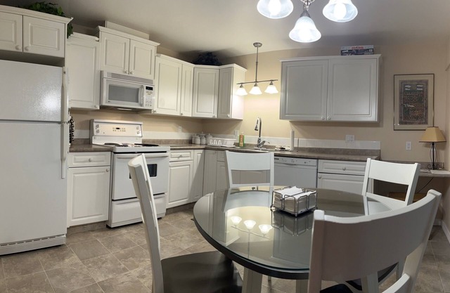 Jurassic Suites 3-bedroom house in Drumheller. Best location in town.