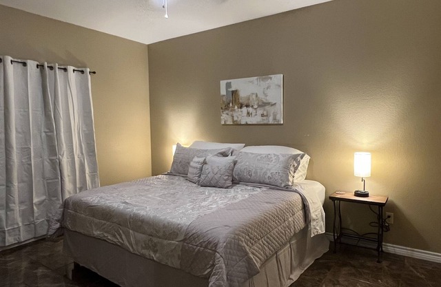 Just 15 minutes away from the casino, centrally located !!