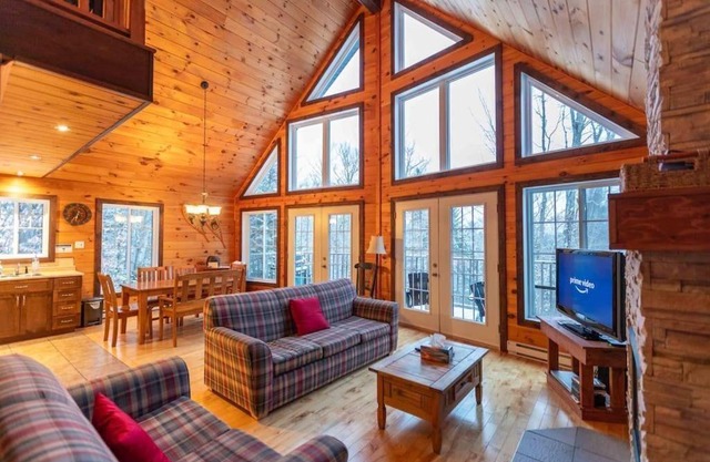 Just 2 minutes from Val St-Côme, enjoy a skiing, hiking, biking and spa holiday.