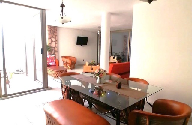 Just a 10 minute walk from the center of Tlaquepaque with garage.
