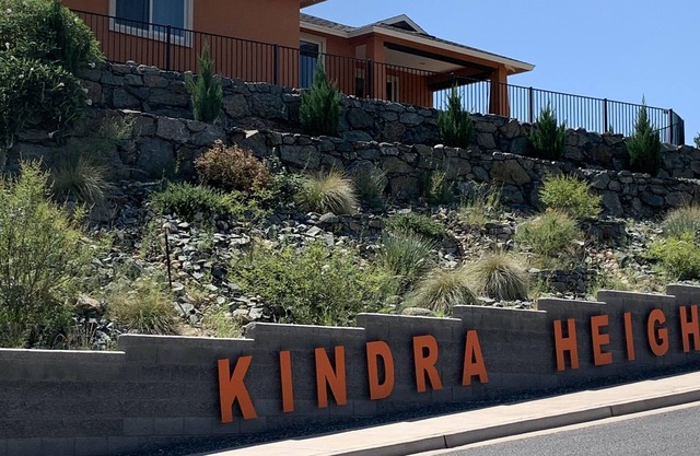 Just a 9 minute stroll to Old Town Cottonwood. Open to short & medium term stays