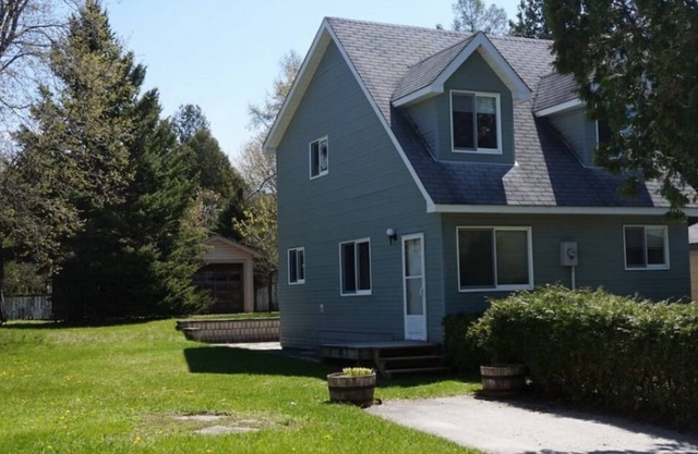 Just a few steps from the beach and Main Street!