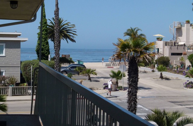 Nur wenige Schritte vom Carpinteria State Beach entfernt. Hell, sauber und gemütlich.