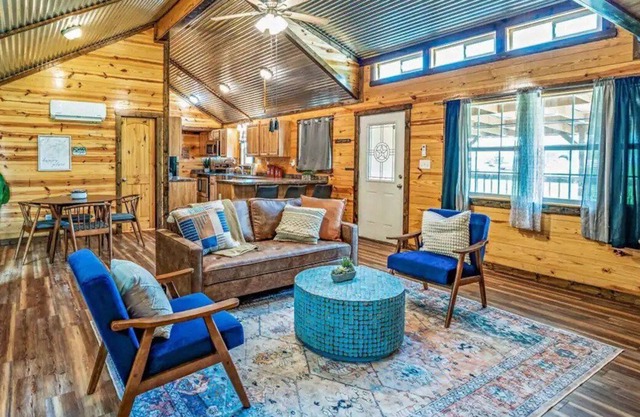 Just a short walk away from a beautiful lake w/ room for up to six guests!
