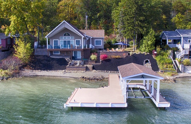 Just Bluffin': Keuka Lake Luxury Rental + Hot Tub! Close to Wineries