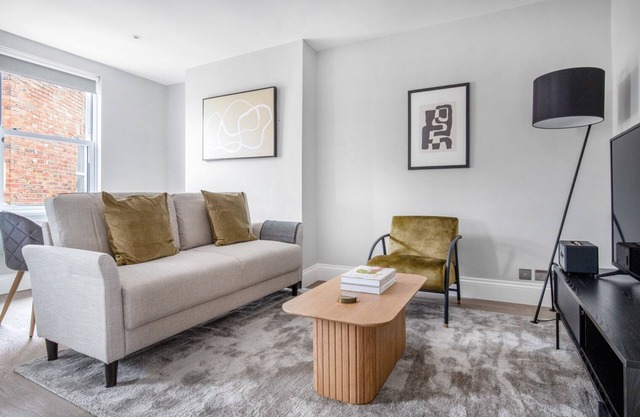 Just Built Fulham 1BR nr Parsons Green Tube, by Blueground