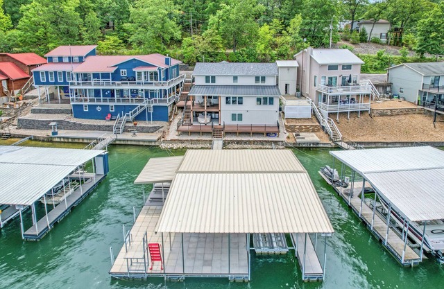 Great for Families~ Kayaks-Private Boat Dock-Great Wifi and Game Room!