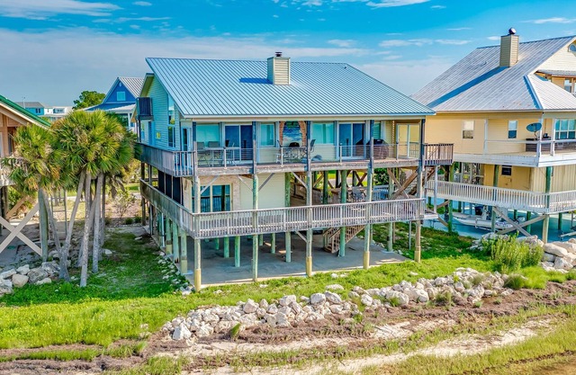 Gorgeous Shell Point Vacation Home