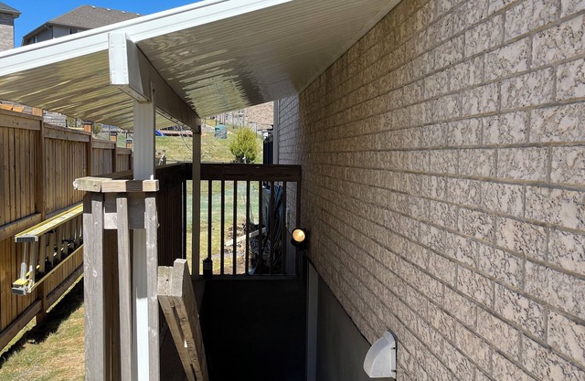 Just like Home, 1 bedroom basement appt