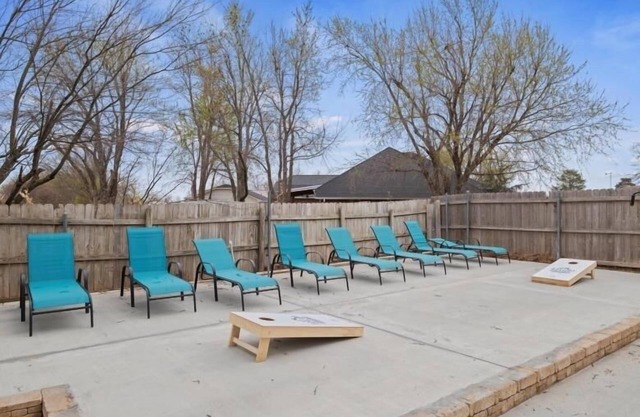 Just Like Home #12: Norman Private Resort - pool, hot tub, pickle ball & more