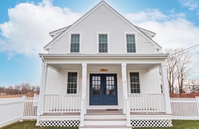 JUST LISTED GREAT RATES BUILT IN 2022 STUNNING 3BD AC DOWNTOWN SANDWICH WALK TO BEACH BOOK NOW!