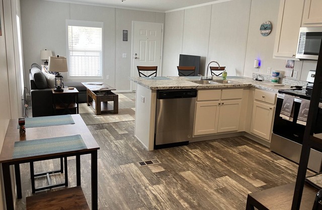 Just minutes from Hill Creek Park and marina with room for your boat.