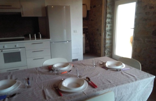 Wohnung mit Innenwänden aus Stein neu renoviert.