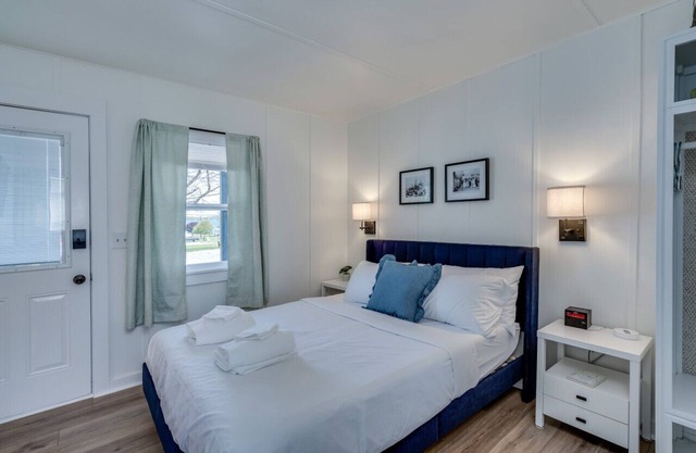 K's Motel with Stunning St. Lawrence River Views - Room 5