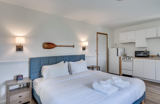 K's Motel with Stunning St. Lawrence River Views - Room 9