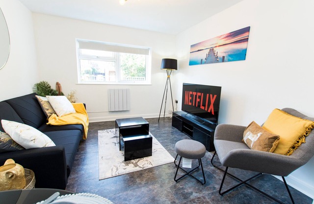 K Suites - Lovely 2 bedroom w/ Parking on Premises