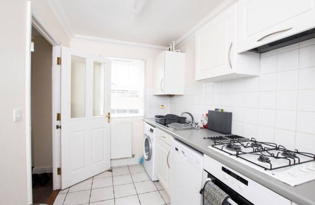 K Suites - Lovely 3 bed House w/free parking