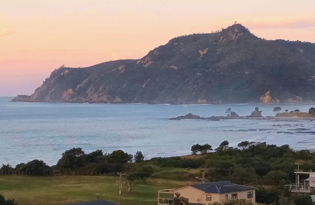 K West holiday home with pacific ocean and mercury views