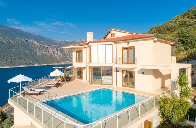 Kaş Yarımada Deniz Manzaralı 4 Kişilik Villa Lara